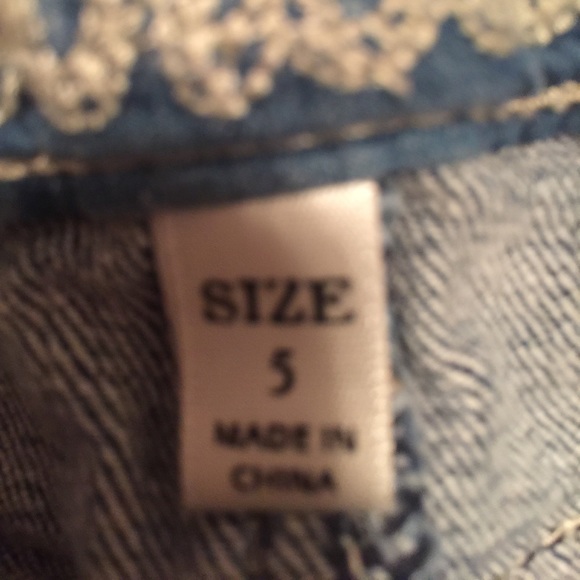 Shirts & shorts - Picture 6 of 8